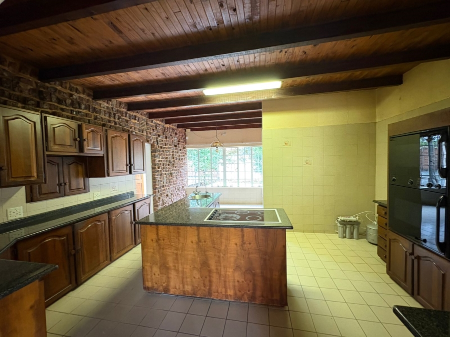 5 Bedroom Property for Sale in Protea Park North West